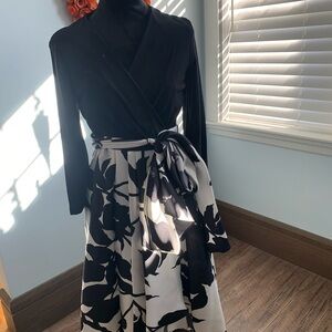 Long black and white dress, long sleeve with zip back and tie waist